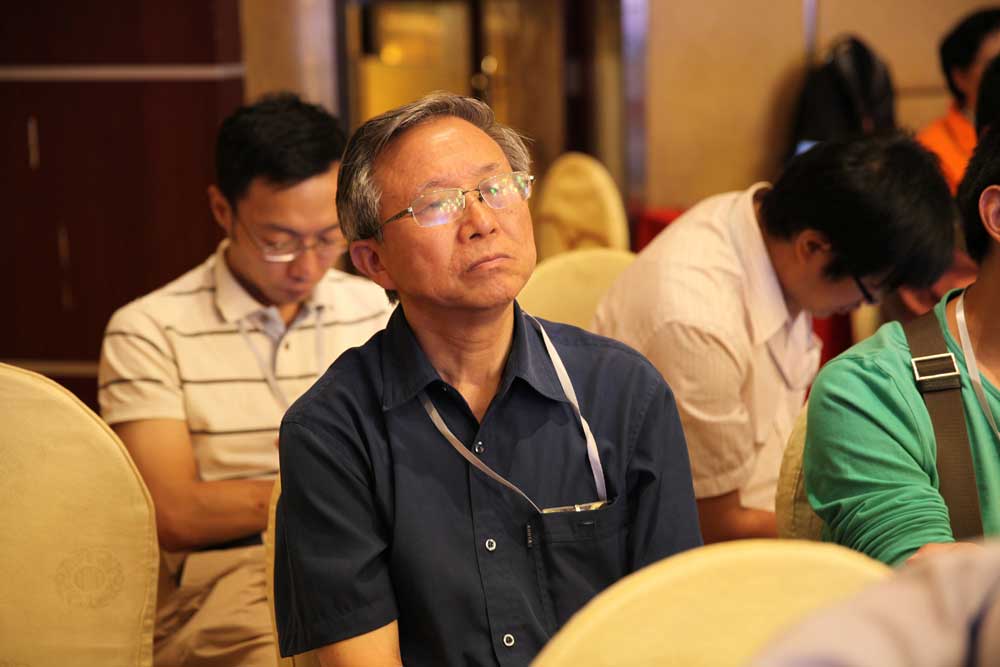 中国新闻技联名誉理事长孙宝传听嘉宾演讲