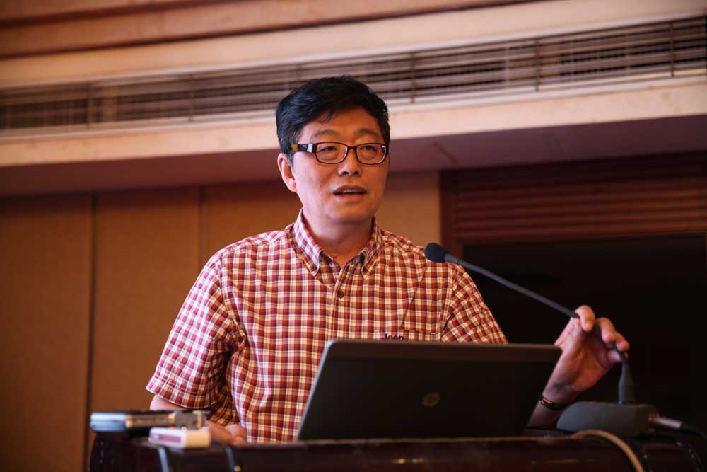 中国新闻技联常务副理事长郭炎生在主持会议