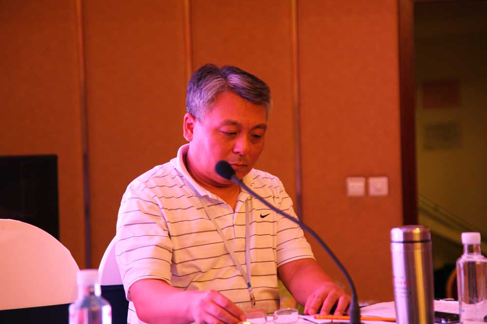 刘京钊常务副理事长主持会议